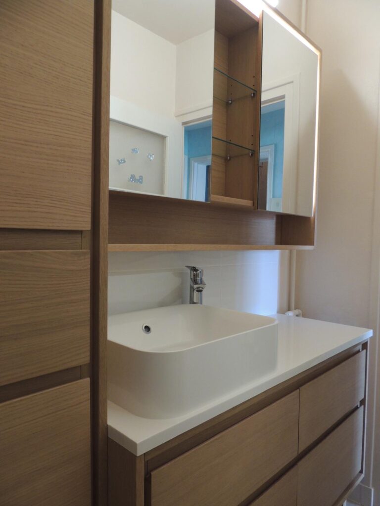 Pose De Un Meuble De Sdb Avec L’installation Electrique 001